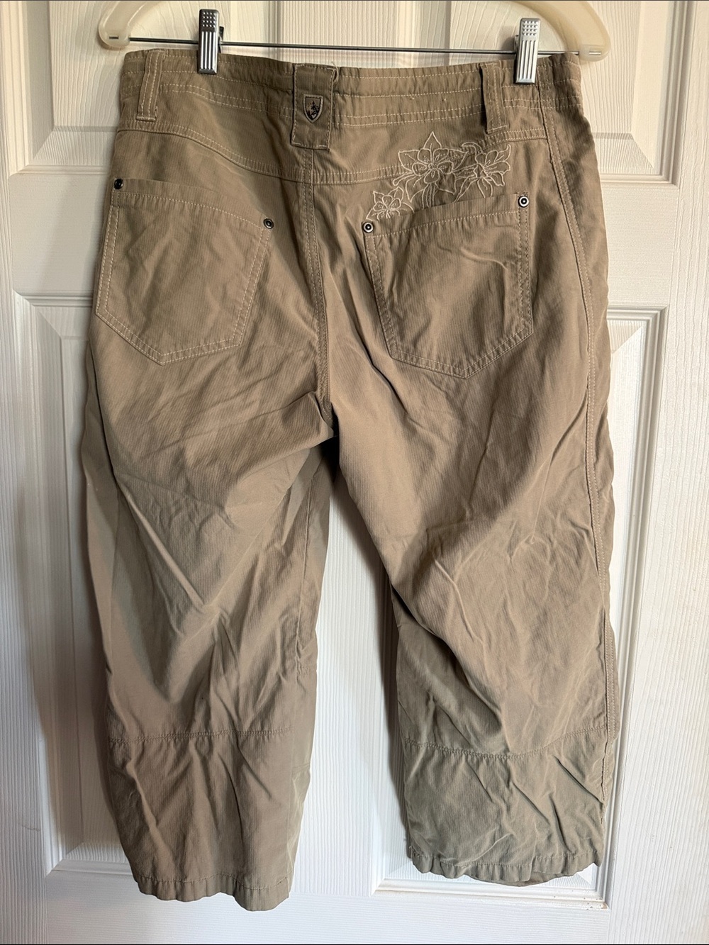 Kuhl Tan Cropped Capris with Floral Back Embroidery